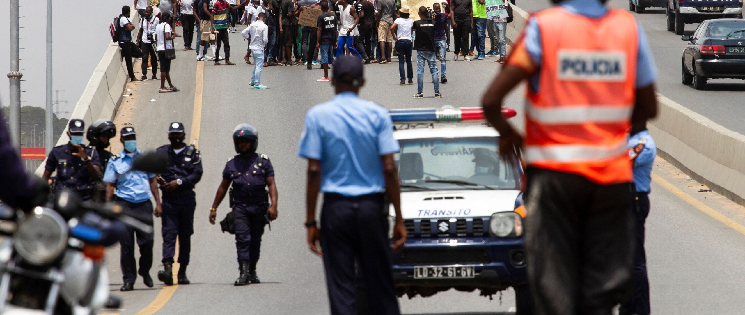 Angola: Authorities must investigate allegations of unlawful use of force that killed 22 people during strike  