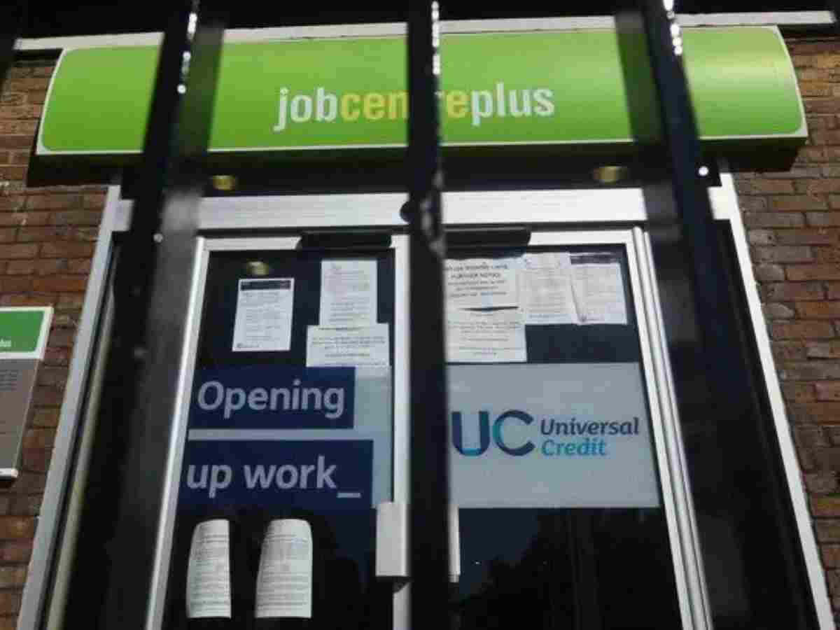 DWP is recruiting even more people to spy on benefit claimants