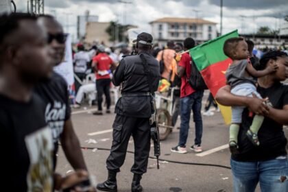 Arbitrarily detained protesters must be released