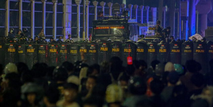 Authorities must investigate violent crackdown on protests