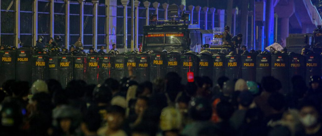Authorities must investigate violent crackdown on protests