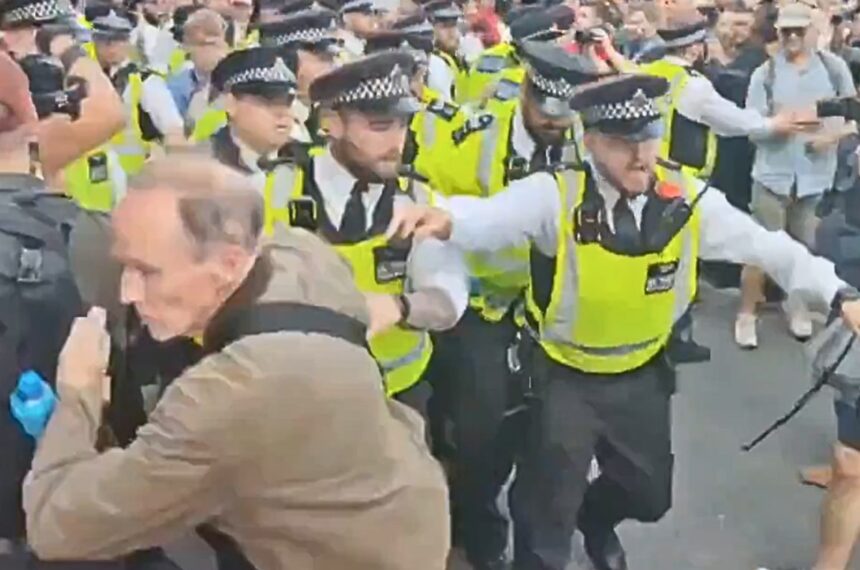 Cops and MSM collude to smear Defend Our Juries as violent mob