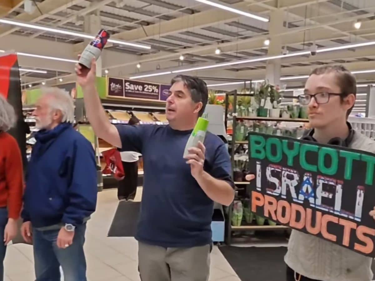 Lowkey joins Palestine activists outside courts in Belfast