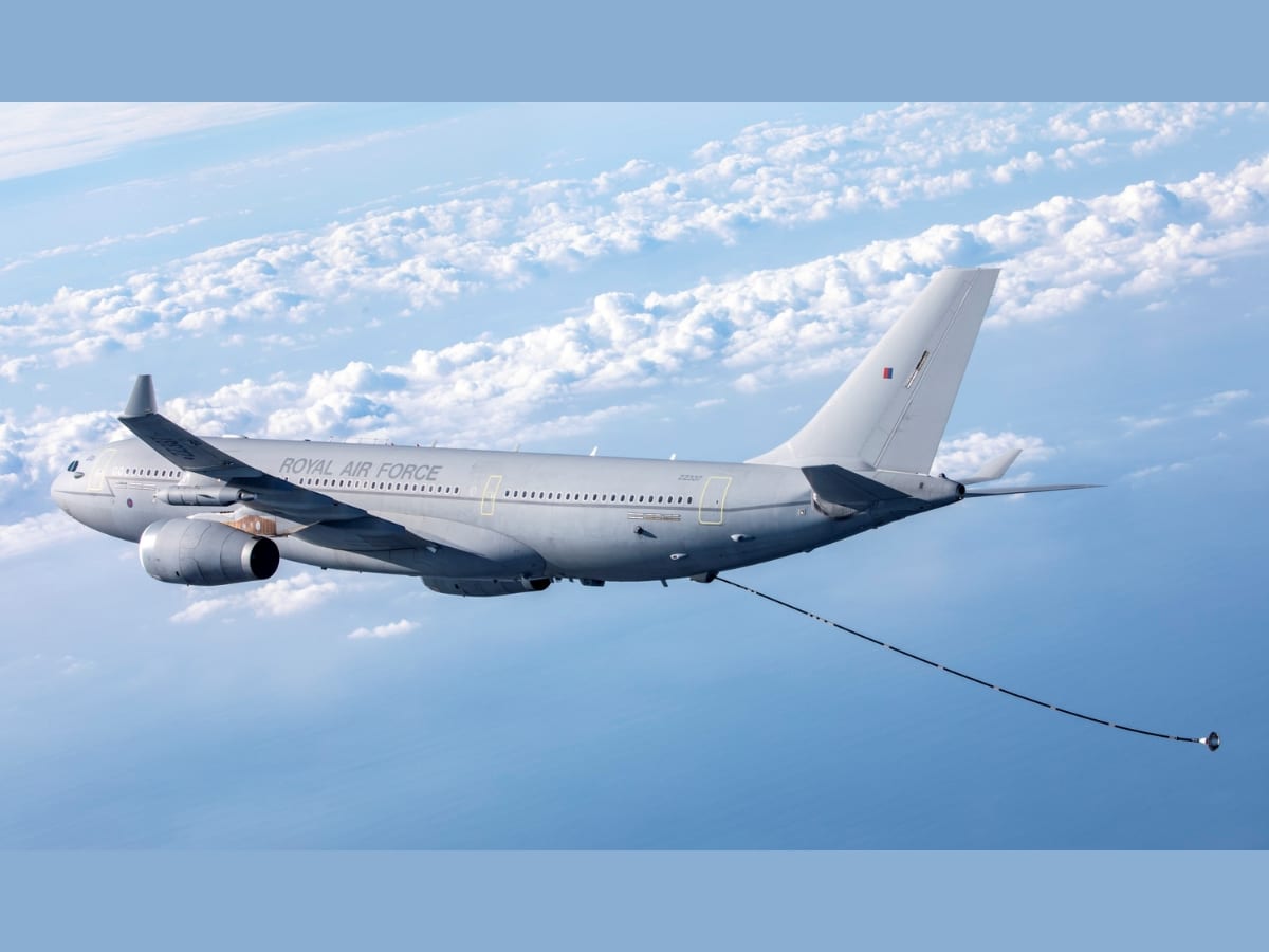 RAF refuelling plane circling over Doha during Israeli terror attack