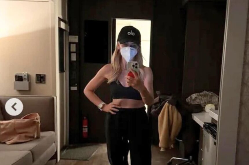 Sarah Michelle Gellar posts masked selfie on set of Buffy