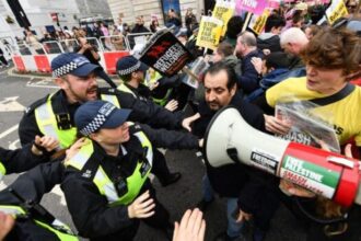 Stand Up To Racism, when the cops are on the side of the far right?