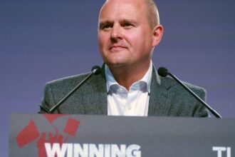 TUC chief Paul Nowak blasts Farage's 'working class cosplay'