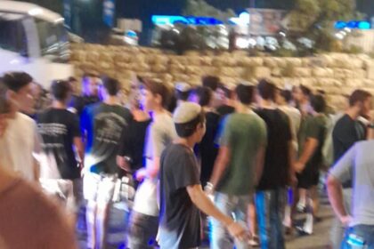 the group of illegal Israeli settler Zionist blocking aid
