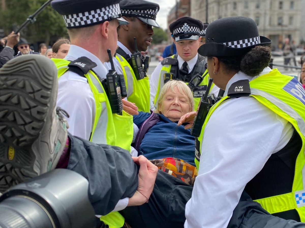 Cops outnumbered as Defend Our Juries returns to central London