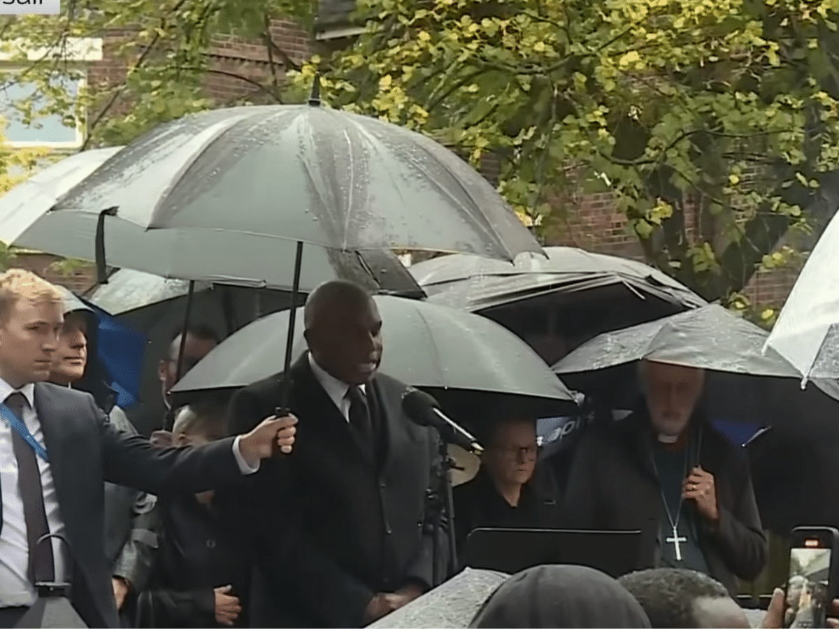 David Lammy heckled at synagogue vigil