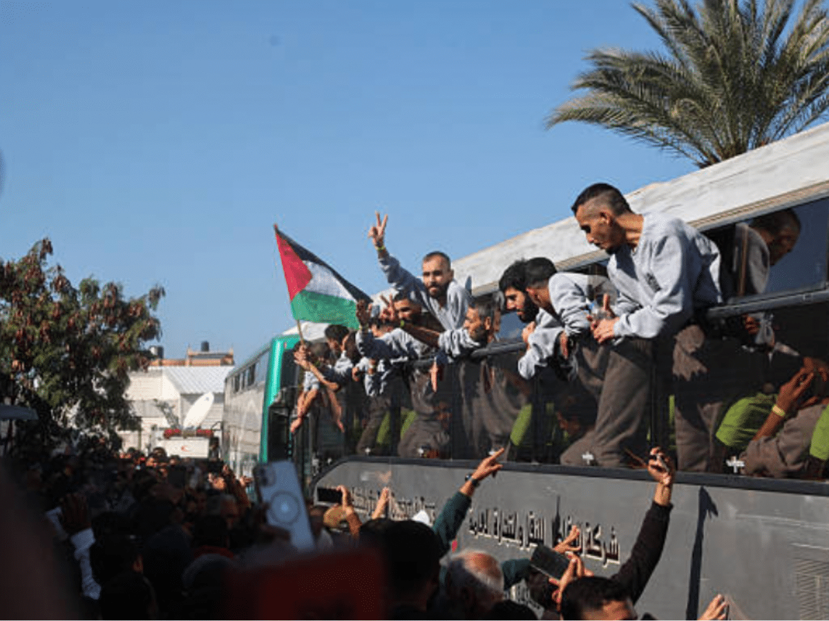 Israel and Palestine exchange prisoners