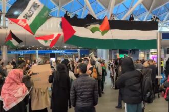 Palestine protest shuts down Kings Cross station