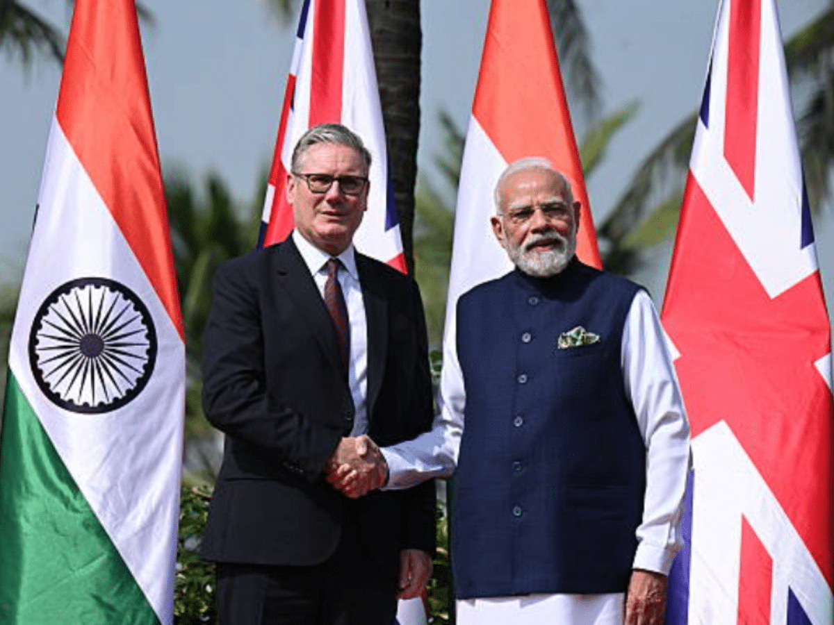 Starmer flogs arms to India