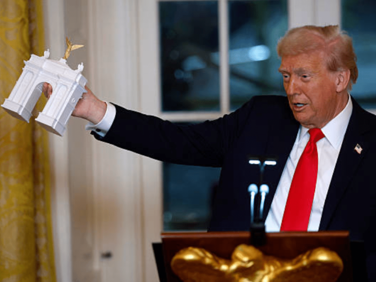 Trump's arch is giving Hitler