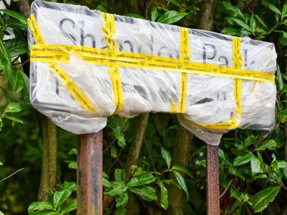 loyalists hack off Irish section