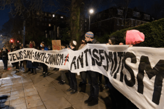 Anti-Zionists challenge Israeli recruitment of Jews