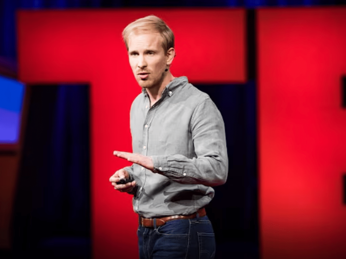 BBC censors author over Trump criticism