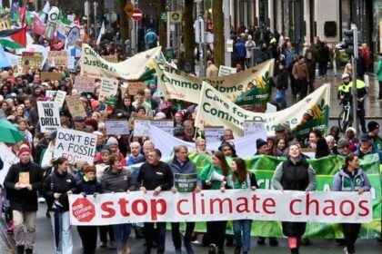 Climate rallies in Dublin and Belfast demand end to fossil fuels