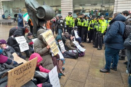 Cops swarming around peaceful protesters is highly disturbing