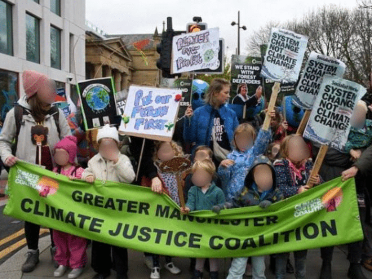 Far-right thugs attack women at climate march