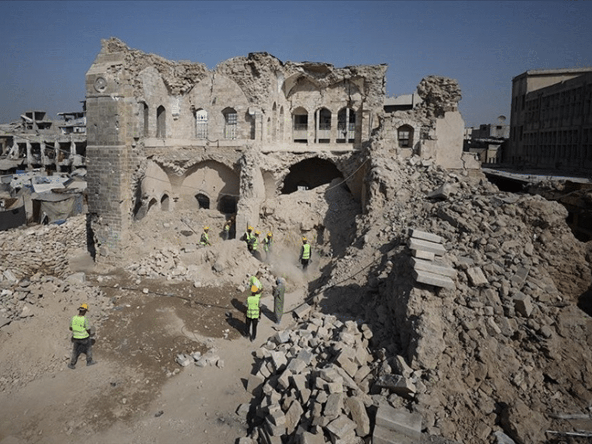 Israel destroys and loots 800-year-old Palace a