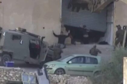 Israel executes two unarmed Palestinians after they surrendered