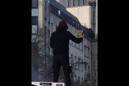 Leeds sees police van set on fire, man climb on top waving Quran