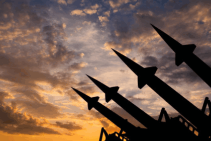 Trump's nuclear-armed jets won't save Starmer