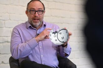 Wikipedia seems to distance itself from Wales's Zionist interference