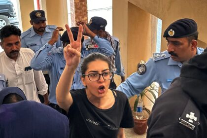 Pakistan: Authorities must end judicial harassment of lawyers Imaan Mazari and Hadi Chatta 