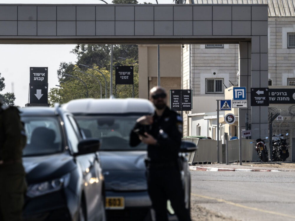 Israel/OPT: Decision to drop charges against soldiers accused of abuse of Palestinian detainees disgraceful