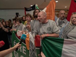 Read more about the article Watch: “think of the 10,000 Palestinian prisoners” — flotilla abductees arrive in Ireland
