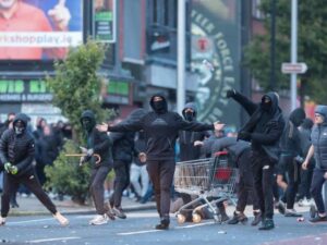 Read more about the article Expert says Belfast paramilitaries forced children into pogroms to clear drug debts