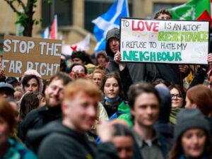 Read more about the article 20,000 gather in Belfast to denounce violent racist pogroms