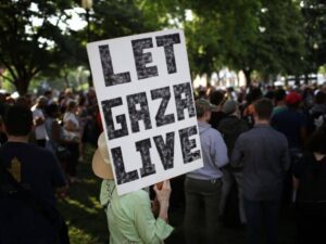 Read more about the article Sectarians fling racist abuse at N Ireland’s charity Great March for Gaza