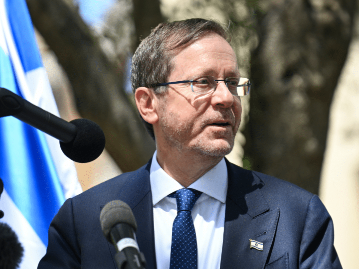 You are currently viewing Columbia activists protest Israel president’s commencement speech