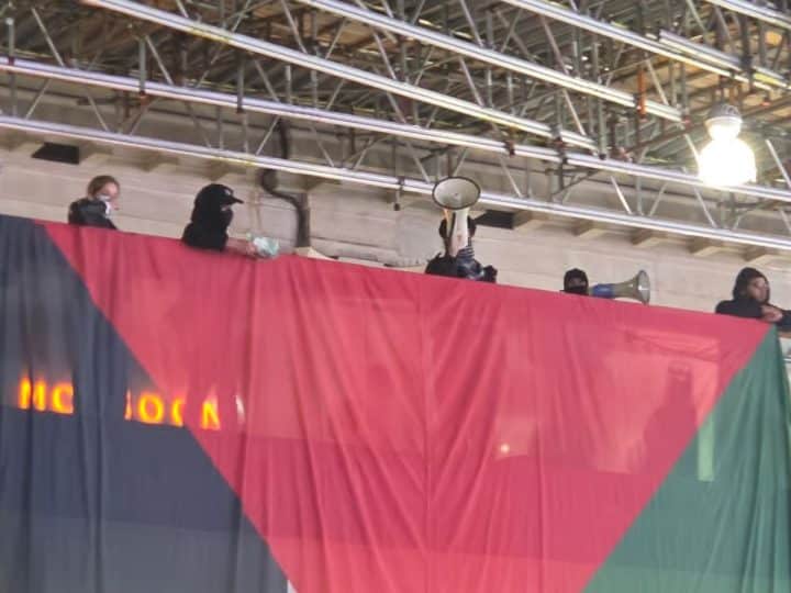 Read more about the article Breaking: protest shuts down Waterloo ahead of Filton ‘terror’ sentencing