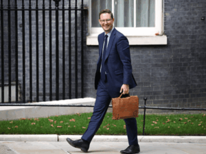 Read more about the article Starmeroid turncoat Jones hopes to challenge Starmer