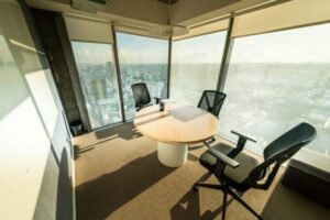 Read more about the article What Roller Blinds Are Suitable for Commercial Spaces?