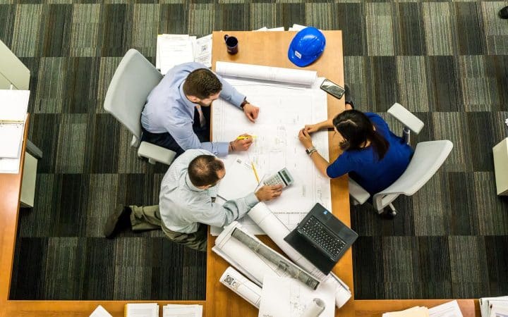 Read more about the article The Office Chair Features That Actually Matter When You Sit at a Desk All Day