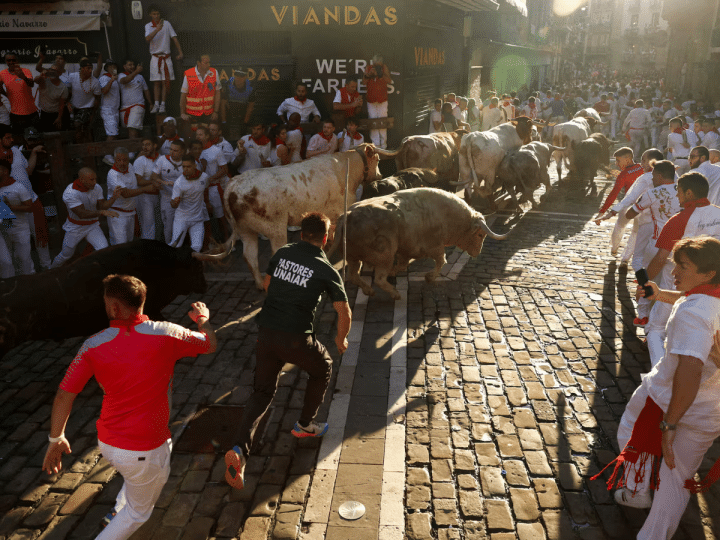 You are currently viewing WATCH: Huge crowd dances with ‘Destroy Israel’ banner at San Fermín, Spain